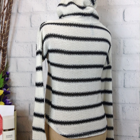 ⬇️ OPEN KNIT HOODED PULLOVER - Picture 2 of 5